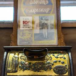 A sexy show at the Musée Mechanique