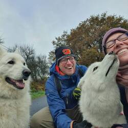Hier bekommt jeder sein Küsschen, ob er will oder nicht