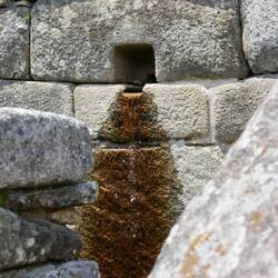 Das Wasser fliesst - die Entwässerung der ganzen Stadt funktioniert noch heute!