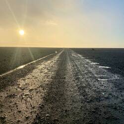 3 km durchs Nirgendwo zum Sólheimasandur Flugzeugwrack