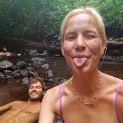 Beste Entspannung im heißen Wasser