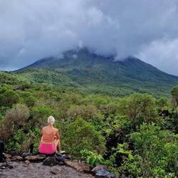Wolkenverzogener Vulcano Arenal