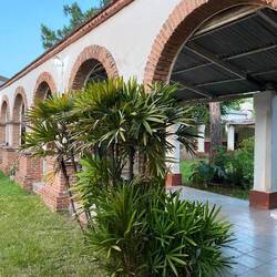 Blick in den Innenhof der Kirche "San Juan Bautista" (Johannes der Täufer)