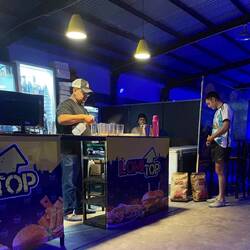 Die Gläser werden von dem Gebrauch desinfiziert. Das Gesetz will es so!