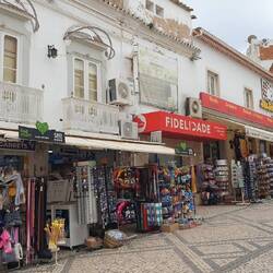 Ein Ramschladen neben dem anderen 🙄