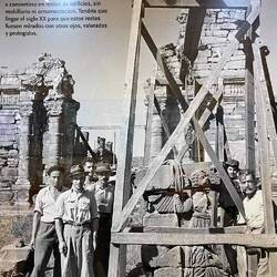 Wiederaufbau mit Hilfe eines Flaschenzugs