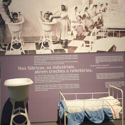 Hier gab es einen Kindergarten, wo die Frauen ihre Babys stillen konnten.