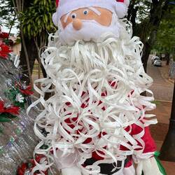 Auch der Rauschebart ist aus einer Plastikflasche.