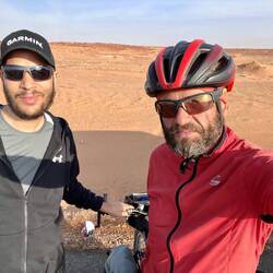 Treffen mit einem Mountainbiker. Er war unterwegs Richtung Tabuk