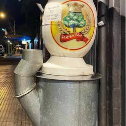 Für 20 Pesos gibt es heisses Wasser für den Mate-Tee. Das ist ein halber Cent.