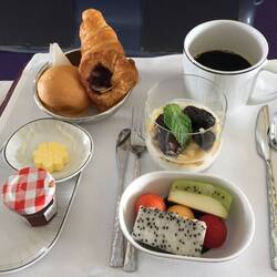 My continental breakfast on TG461.