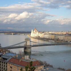 Parlamentspalast in der Sonne