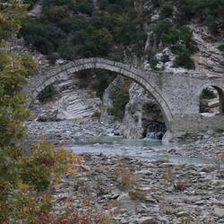 Lengarica Schlucht, Brücke zu den Schwefelquellen