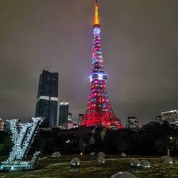 Tokyo Tower von unten