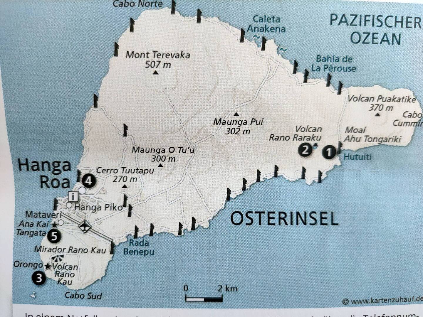 So viele schwarze Männel -Moais