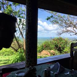 Mittagessen in der Ngulia Lodge