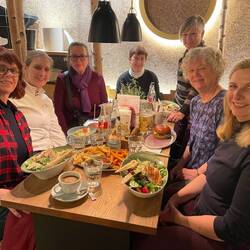 Seven Sisters team photo for today - yes, we're eating again!