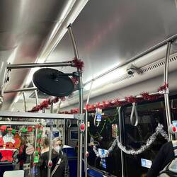 Der Bus ist auch geschmückt