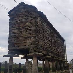 Hochgelegter Lagerraum