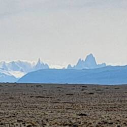 Le Fitz Roy vu de 60km. Nous avons vu hier les deux pointes à gauche du grand sommet.