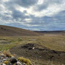 La rivière marquée sur la carte est réduite à un fossé desséché