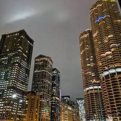 Ein paar Eindrücke. Rechts ein lustiges Parkhaus