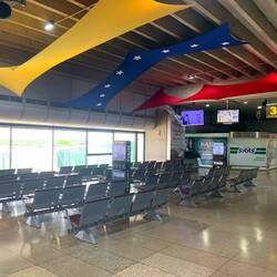 Im Abflugterminal - Terminal nacional.