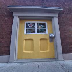 Die große Monster Toy Tür