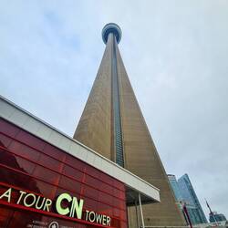 Verschiedene Ansichten des CN Towers