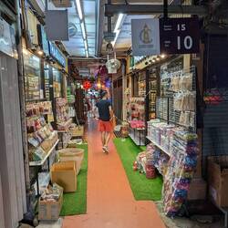 Ein paar vereinzelte Läden sind geöffnet