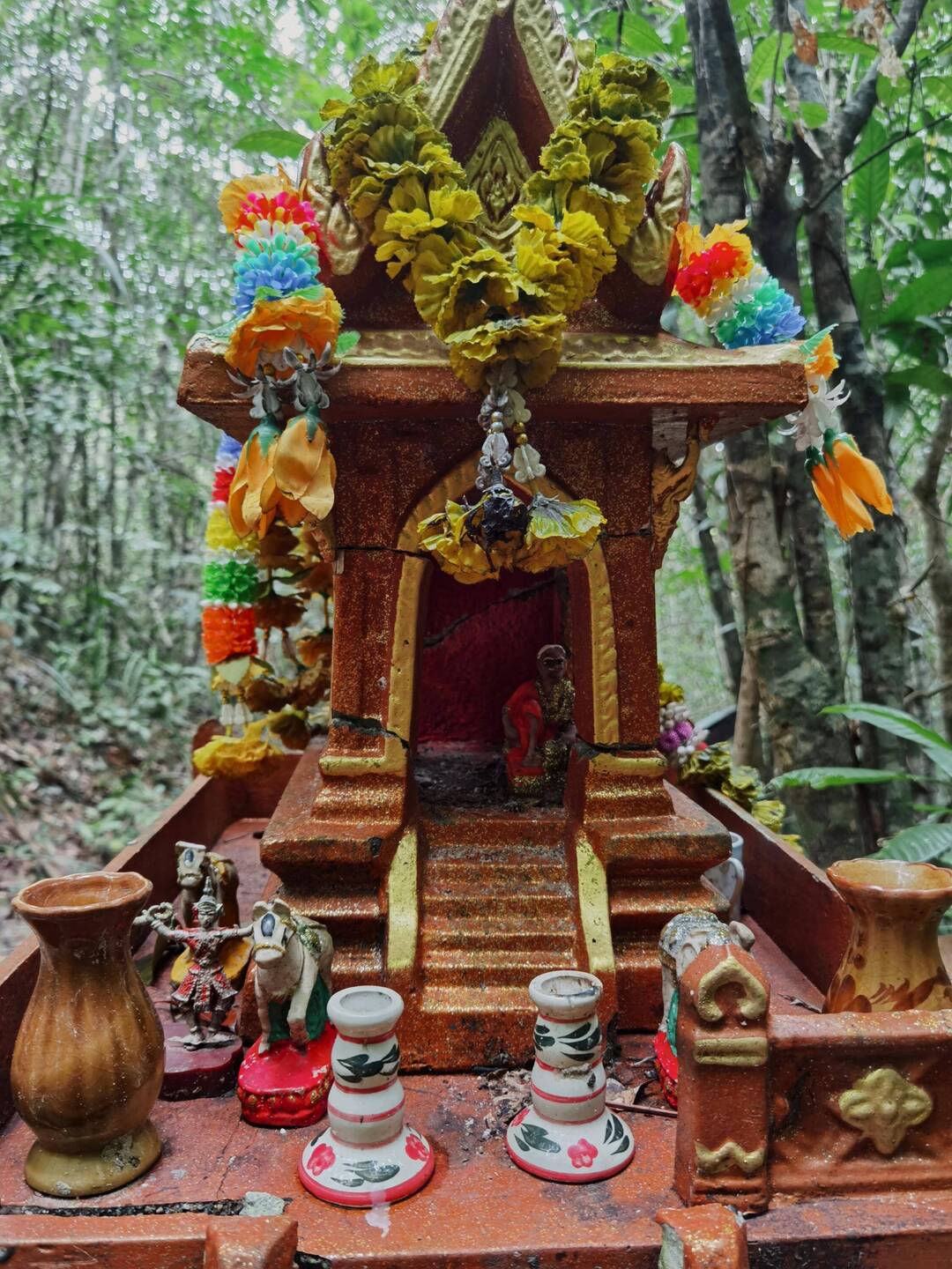 Opfergaben zum Schutz und Dank