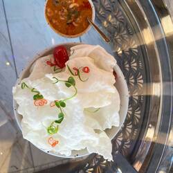 Rice crackers with seafood curry sauce 😋