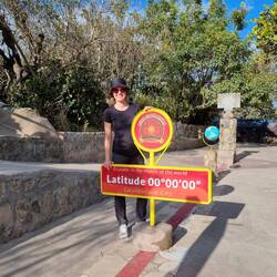 Etwas weiter nördlich: Das Intiñan-Museum, diesmal mit roter wirklich echter "Äquatorlinie"