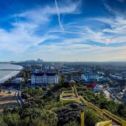 Blick auf Prachuap vom Wat Khao Chong Krachok
