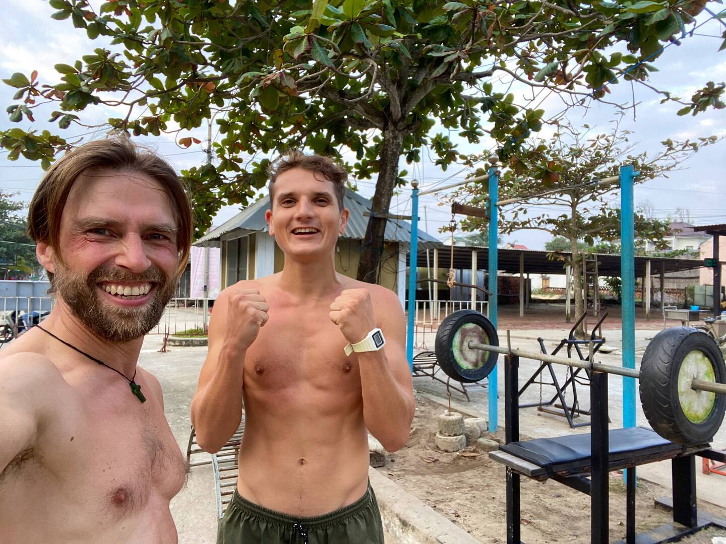 Strandlauf und Workout um 6 Uhr morgens mit Tyoma