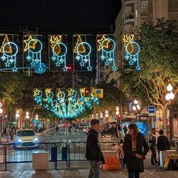 Festlich geschmückte Straßen