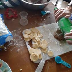 Weihnachtsbäckerei mitten im Dschungel