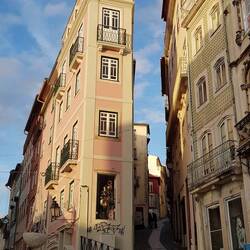 Vielleicht ein bisschen schmal um zu Zweit aus derm Fenster zu gucken