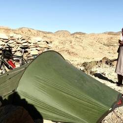 Der Schafhirte aus dem Sudan war wirklich sehr überrascht und kam aus dem Staunen nicht heraus.