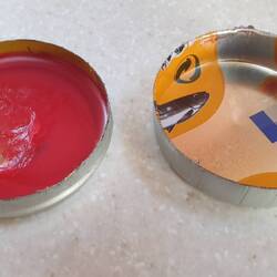 Diese Herpes Creme ist wahrscheinlich nicht klinisch getestet 🙉.