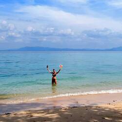 Patty ist bereit für den Beachball-Kampf 😂