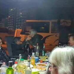 Der Gesang ist etwas schräg aber Hauptsache alle haben Spaß