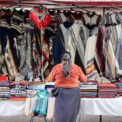 Plaza de Ponchos, Otavalo