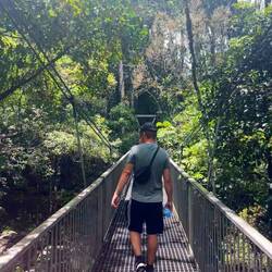 Ein kleiner Streifen auf dem Shirt übersteht die Wanderung trocken