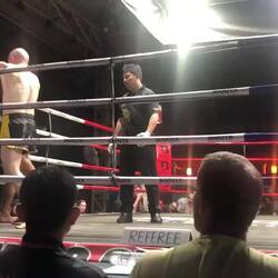 The winning blow in the heavyweight bout. 😵‍💫