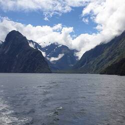 Looking alot brighter at the end but the cloud had moved into the valley between Qeenstown and Milf