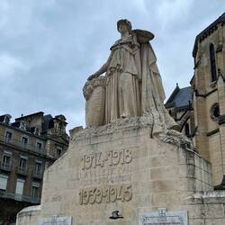 Monument Aux Morts De Pau.