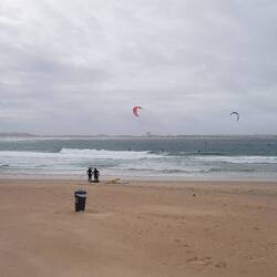 Kiter am linken Strandabschnitt