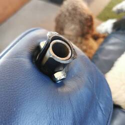 Armlehnen gekillt. Repariere ich später