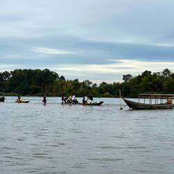 At first glance it seens people are walking on water